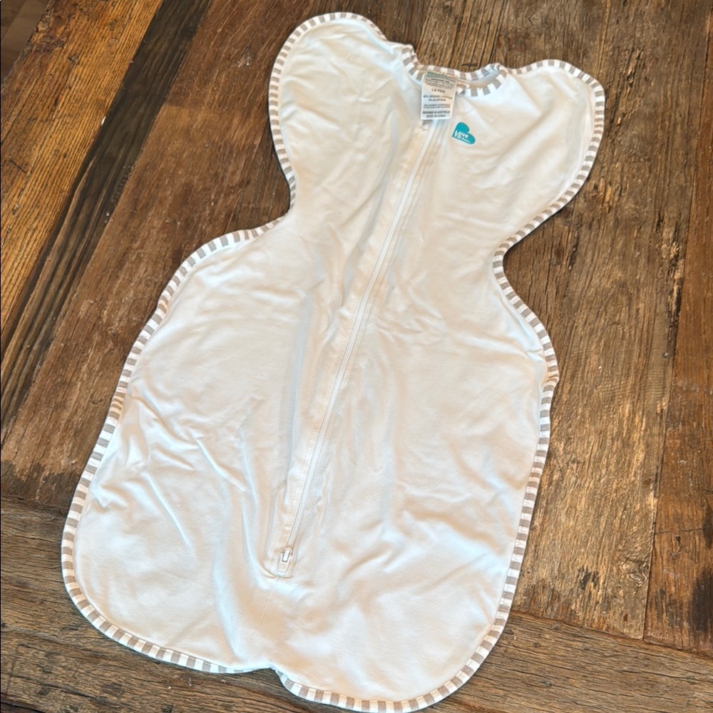 Love to Dream ORGANIC White Swaddle with Cream Stripes